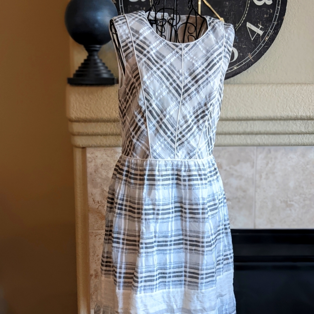 Ivy + Blu Sleeveless Dress.  Size 6